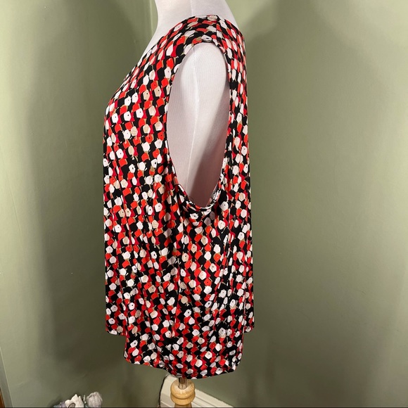 22/24 Soft by Avenue sleeveless blouse - Picture 7 of 10